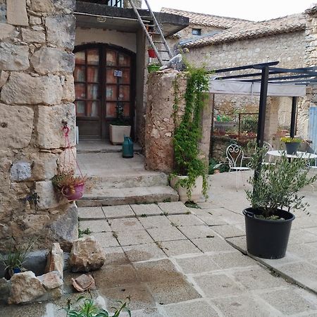 L Atelier De Raymond Aparthotel Verfeuil Ruang foto